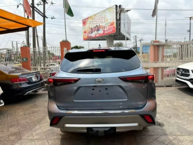 Toyota Highlander   - 2024