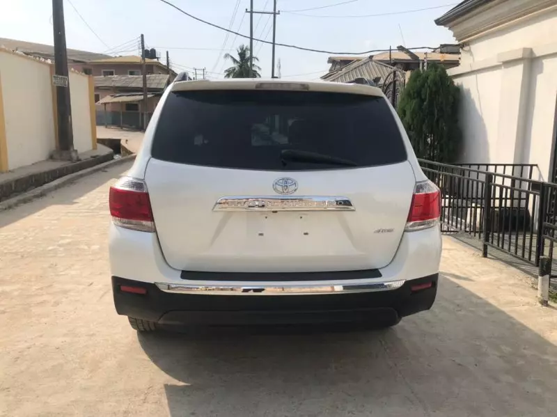 Toyota Highlander   - 2012