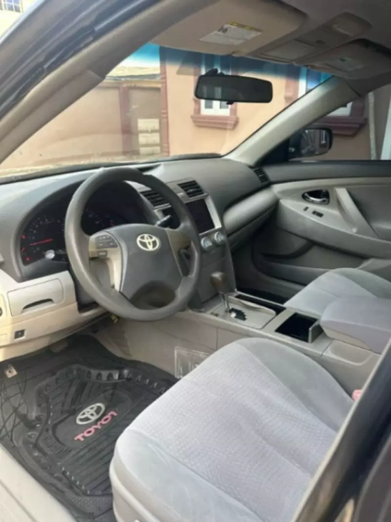 Toyota Camry   - 2011