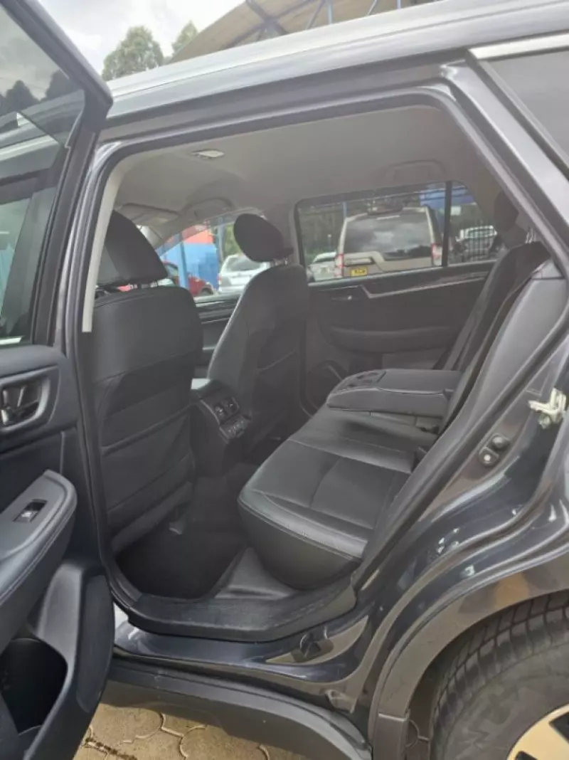 Subaru Outback   - 2019