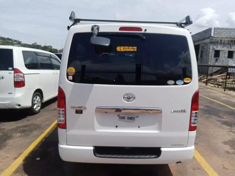Toyota Hiace   - 2012