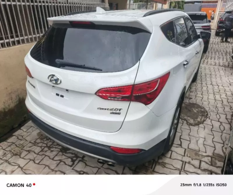 Hyundai Santa Fe   - 2015