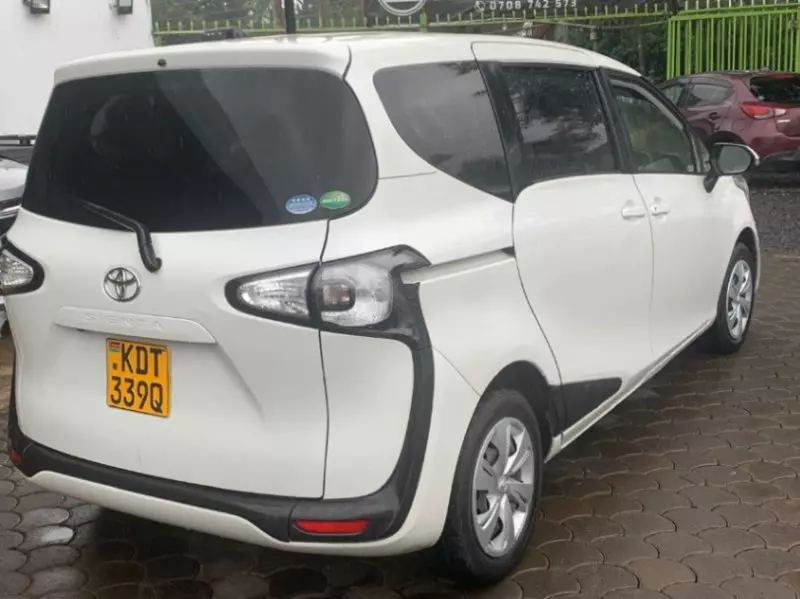 Toyota Sienta   - 2018