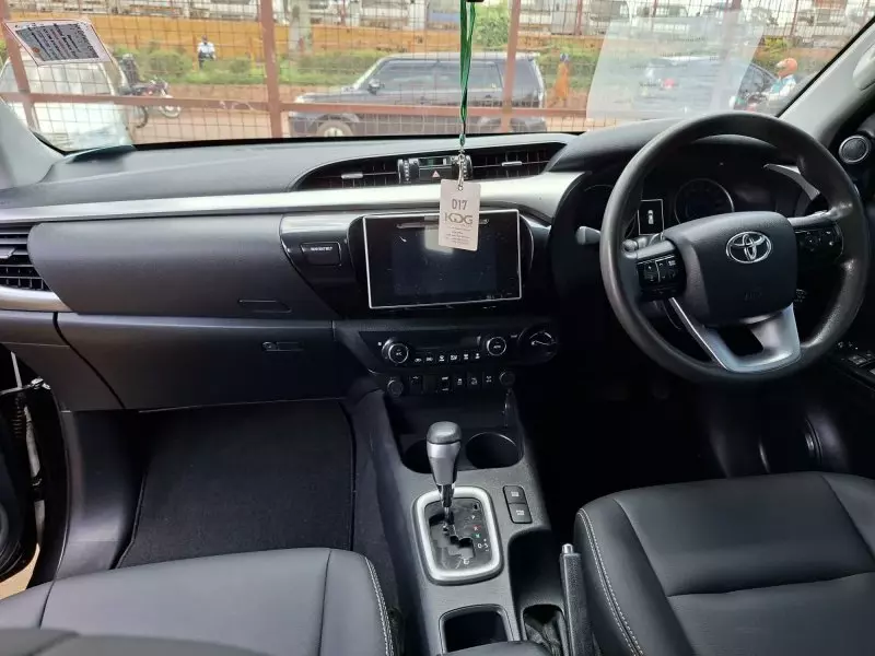 Toyota Hilux   - 2019