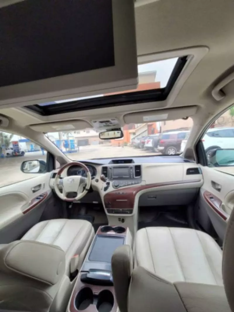 Toyota Sienna   - 2012