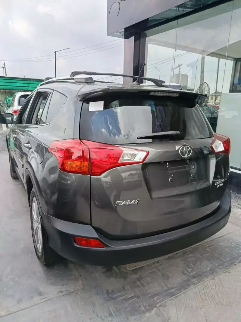 Toyota RAV 4   - 2015