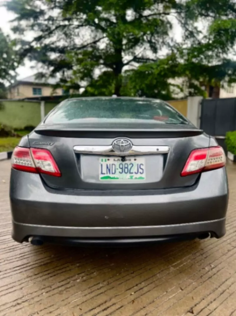 Toyota Camry   - 2011