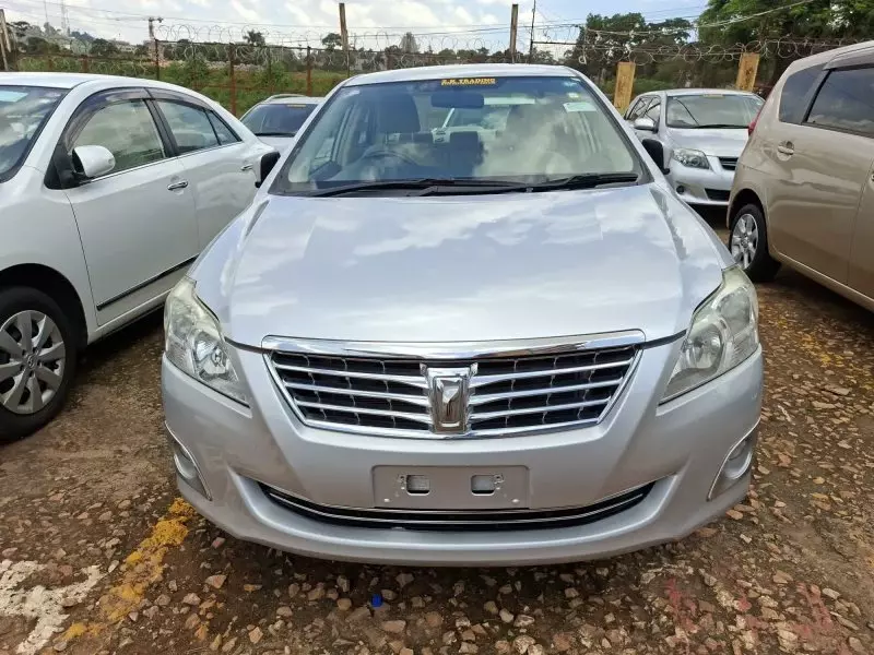 Toyota Premio    - 2012