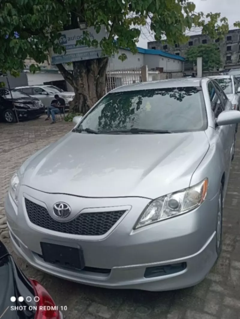 Toyota Camry   - 2009