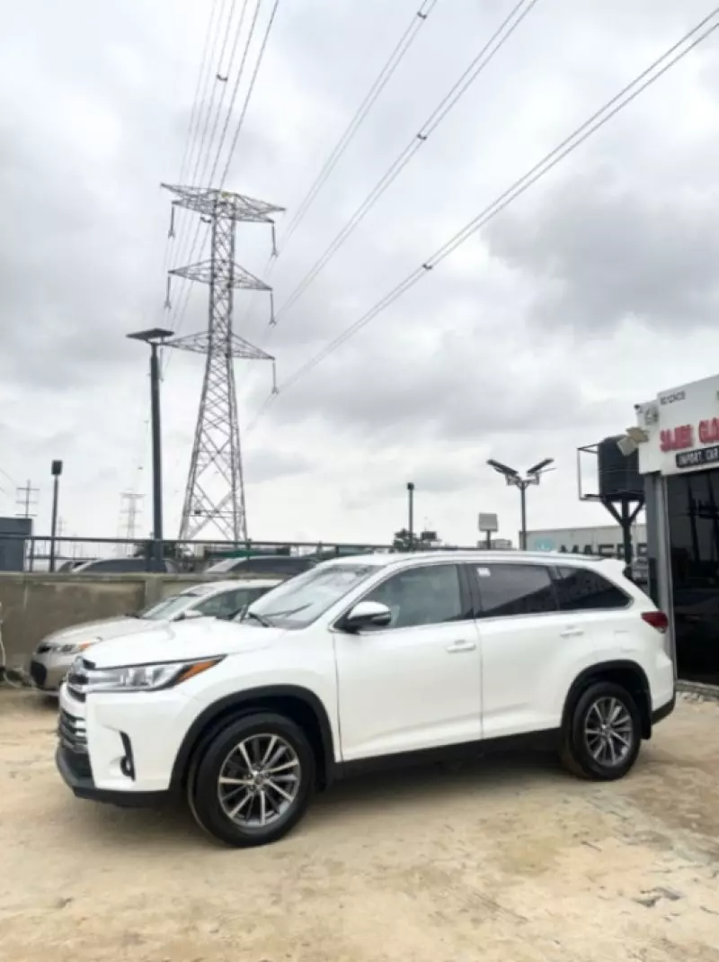 Toyota Highlander   - 2017
