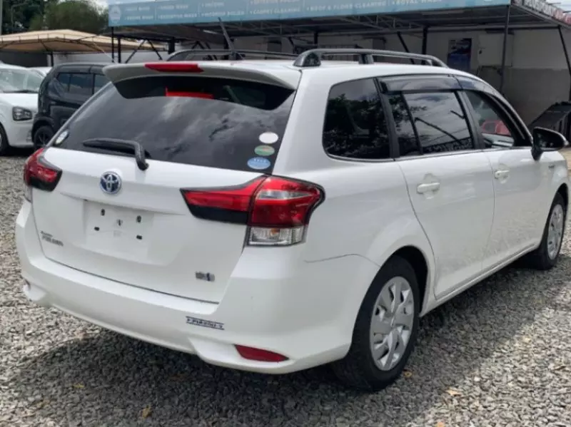Toyota Fielder hybrid    - 2017