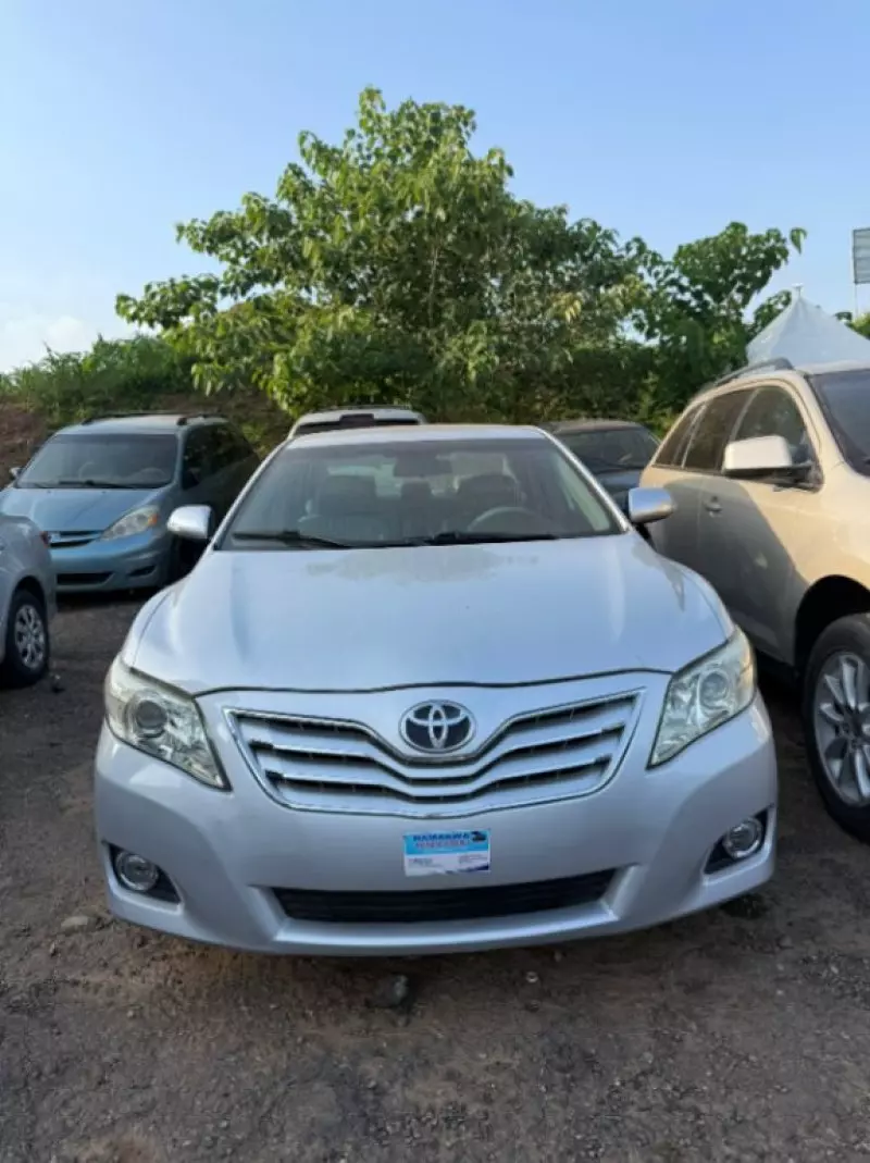 Toyota Camry   - 2011
