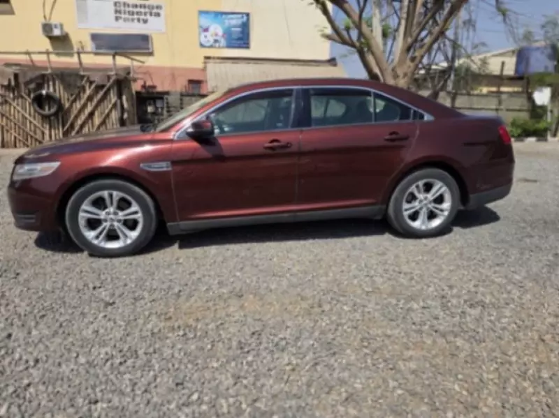 Ford Taurus   - 2015