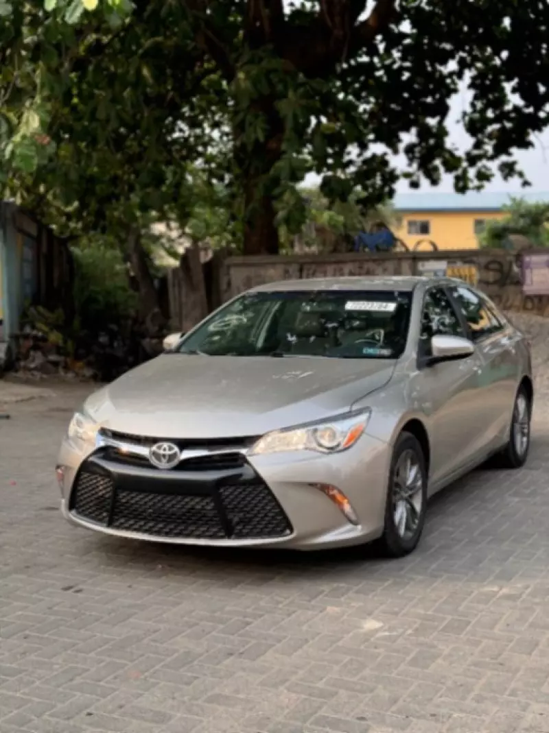 Toyota Camry   - 2016