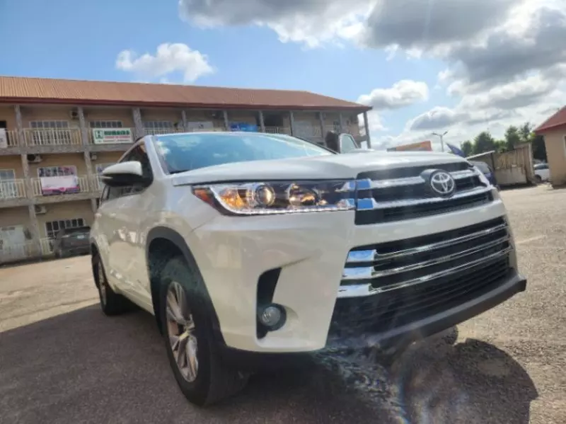 Toyota Highlander   - 2016