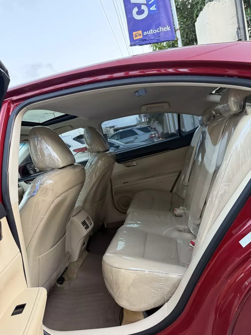Lexus ES   - 2013