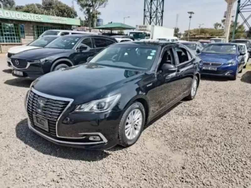 Toyota Crown   - 2017