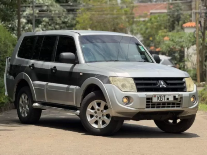 Mitsubishi Pajero   - 2012