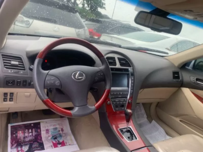 Lexus ES 350   - 2010