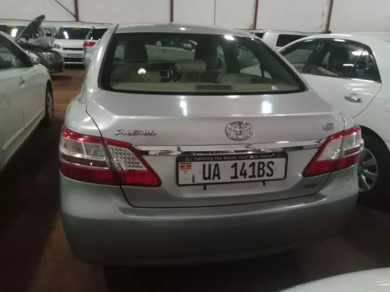 Toyota Premio    - 2010