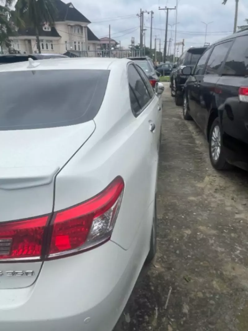 Lexus ES 350   - 2012