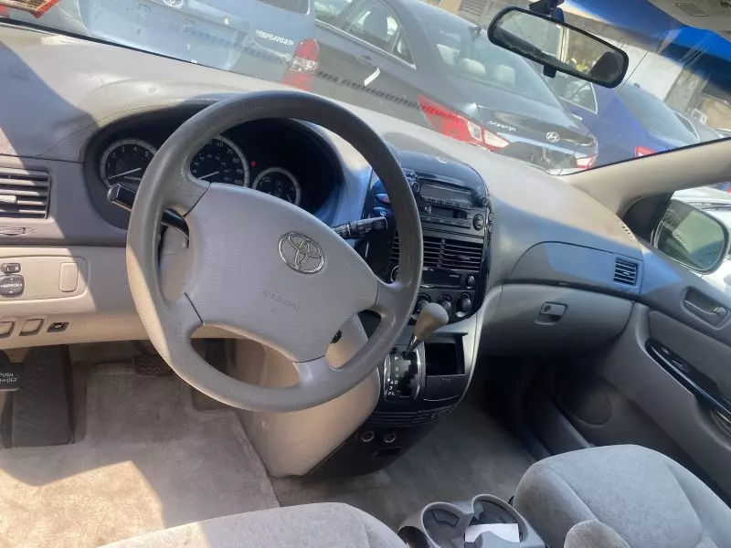 Toyota Sienna   - 2005