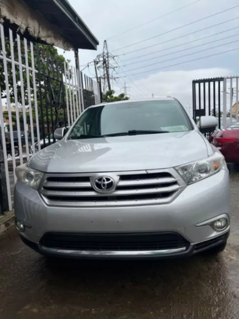 Toyota Highlander   - 2012