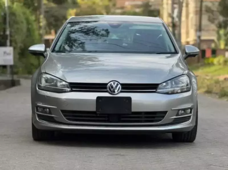 Volkswagen Golf   - 2017