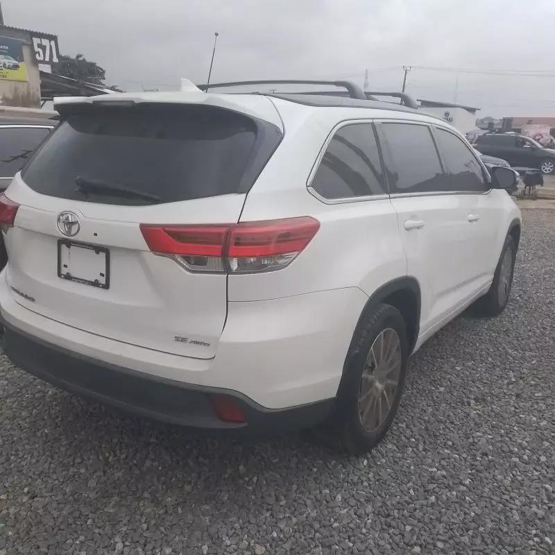 Toyota Highlander   - 2017