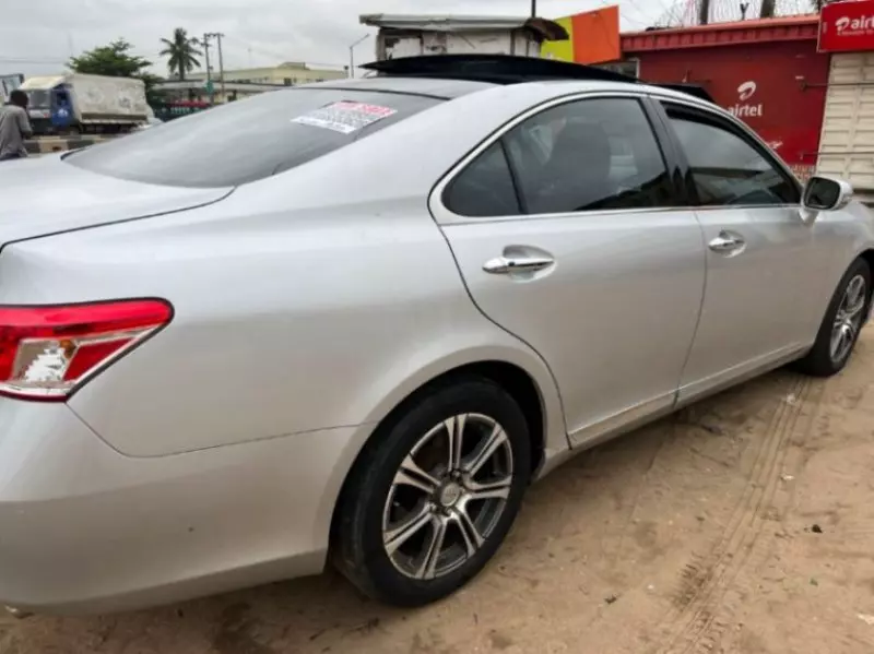 Lexus ES 330   - 2010