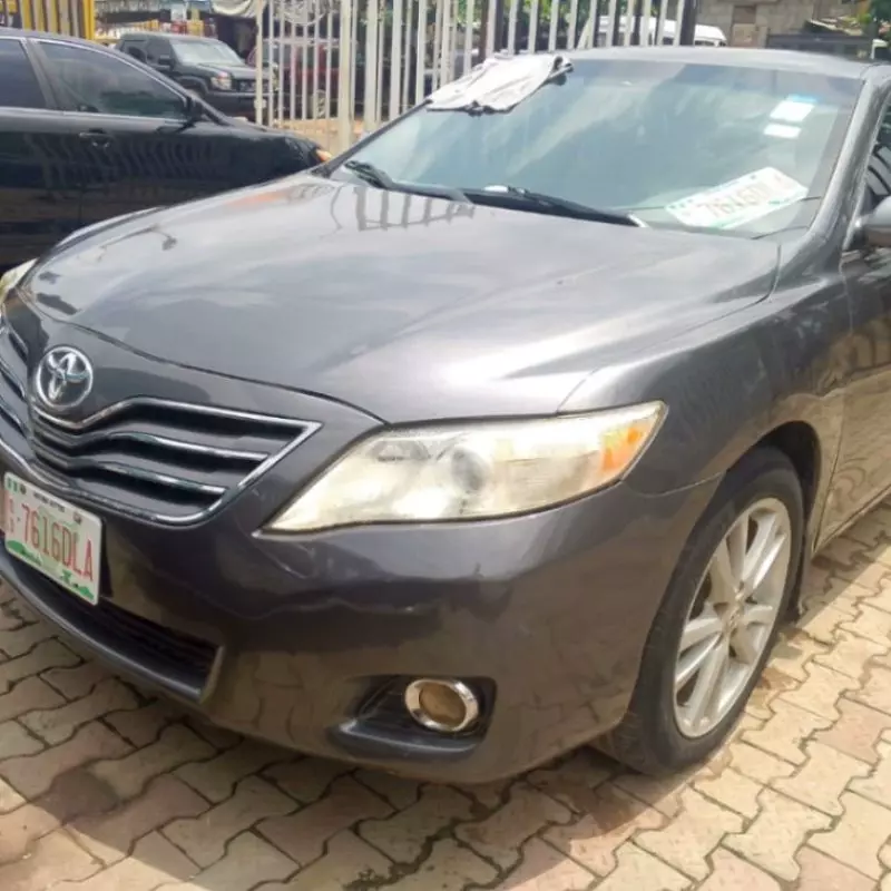 Toyota Camry   - 2010