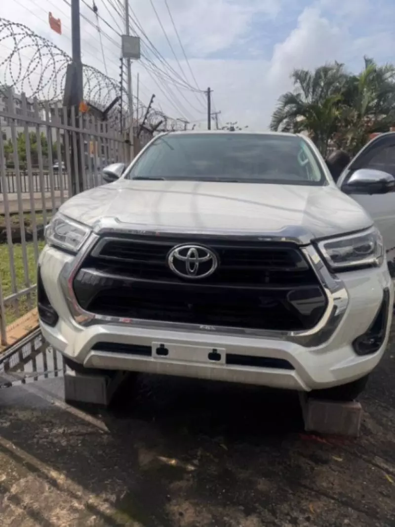 Toyota Hilux   - 2025