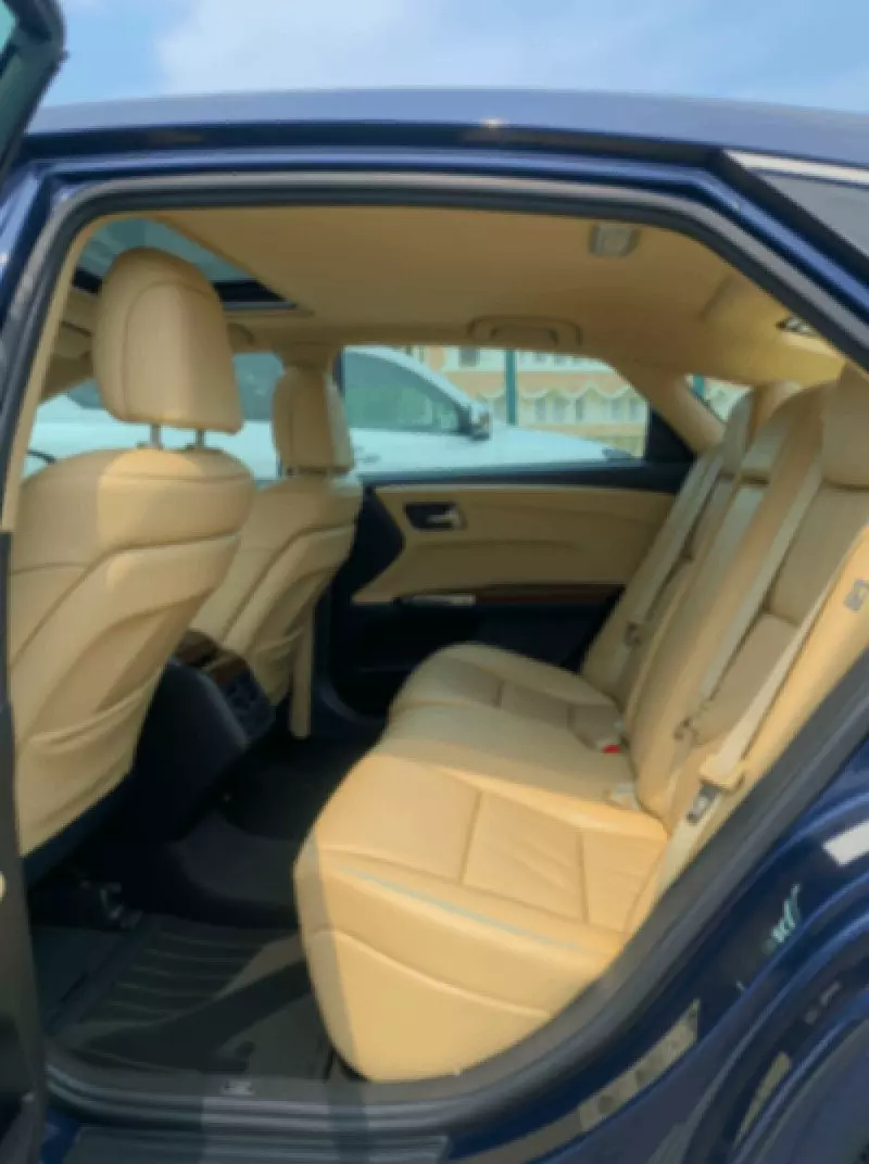 Toyota Avalon   - 2013