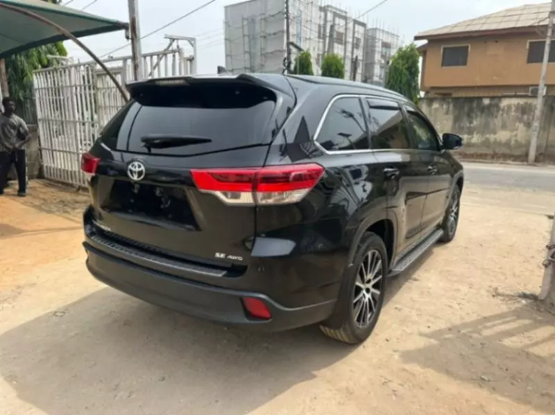 Toyota Highlander   - 2017