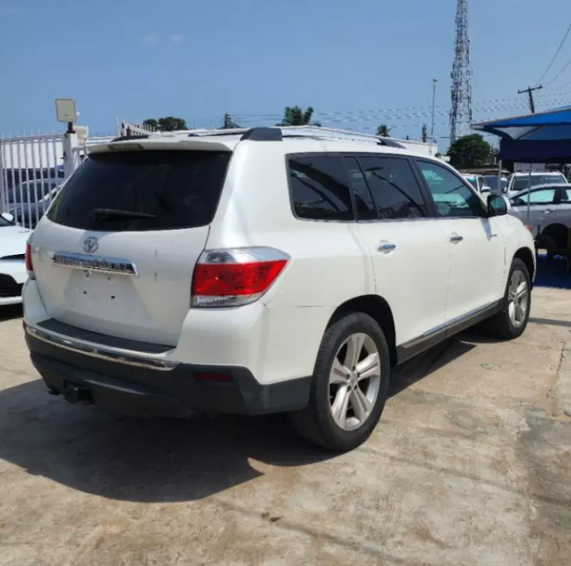 Toyota Highlander   - 2013