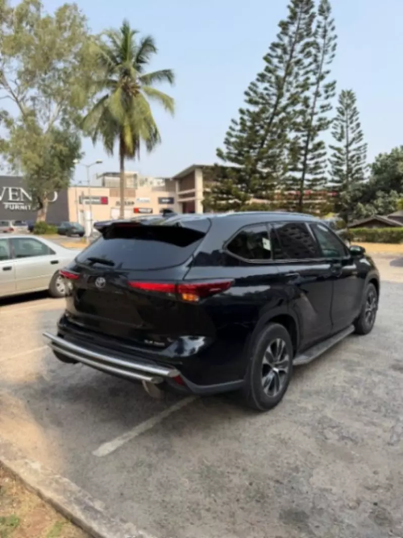 Toyota Highlander   - 2020