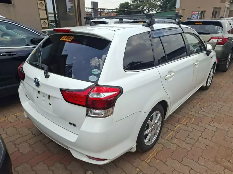 Toyota Fielder hybrid - 2017