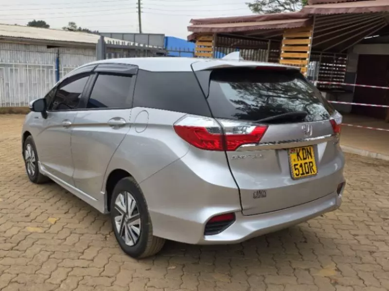 Honda Fit shuttle    - 2016