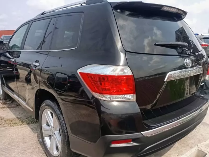 Toyota Highlander   - 2011