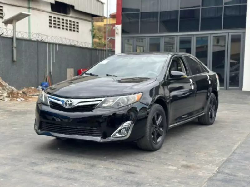 Toyota Camry   - 2012