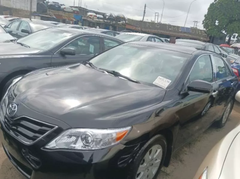 Toyota Camry   - 2011