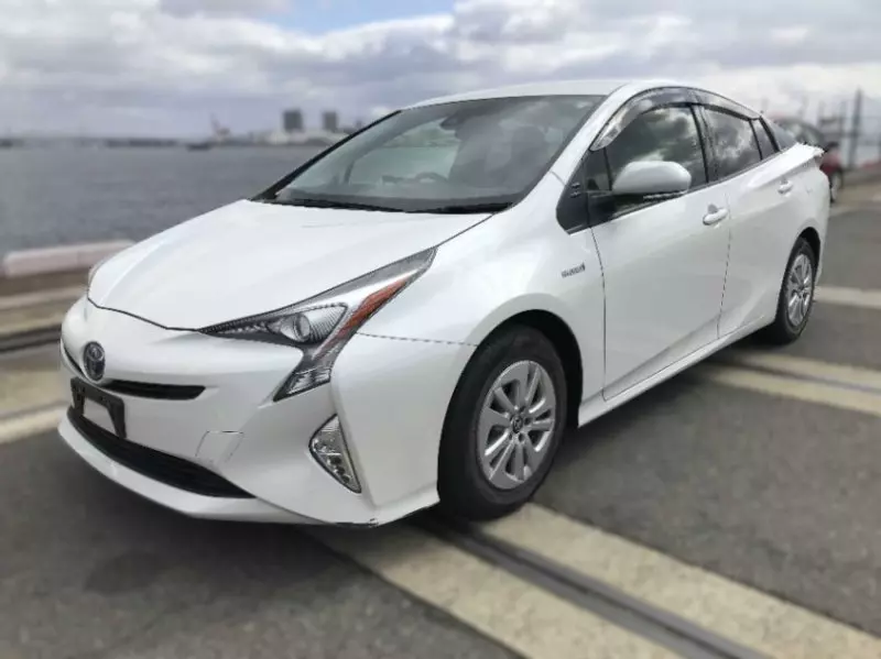 Toyota Prius   - 2018