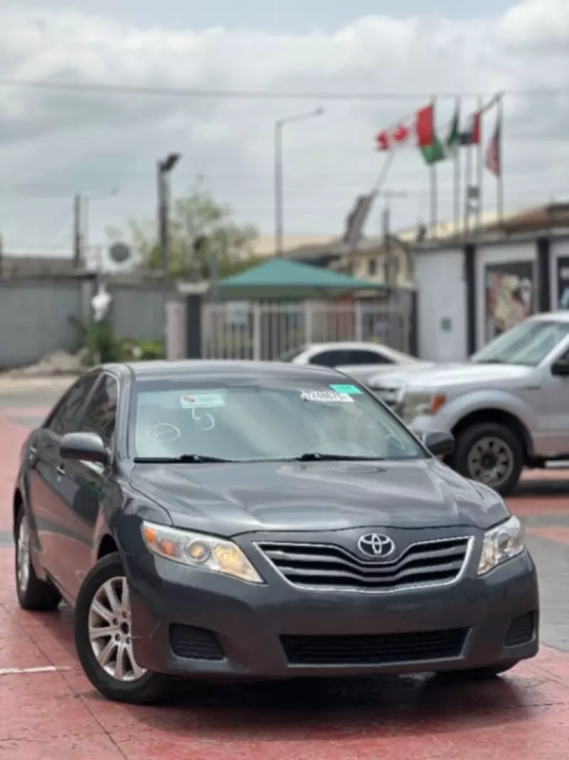 Toyota Camry   - 2010