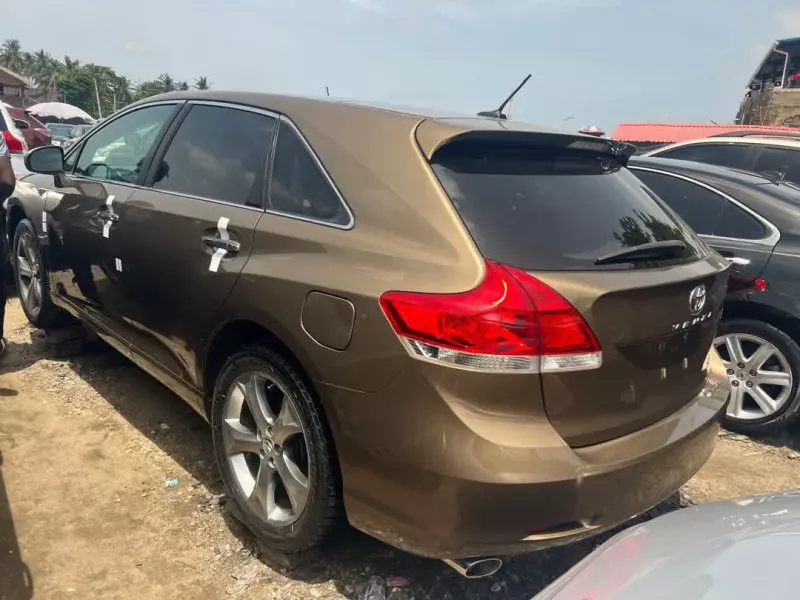 Toyota Venza   - 2012
