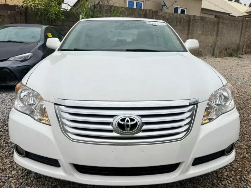 Toyota Avalon   - 2009