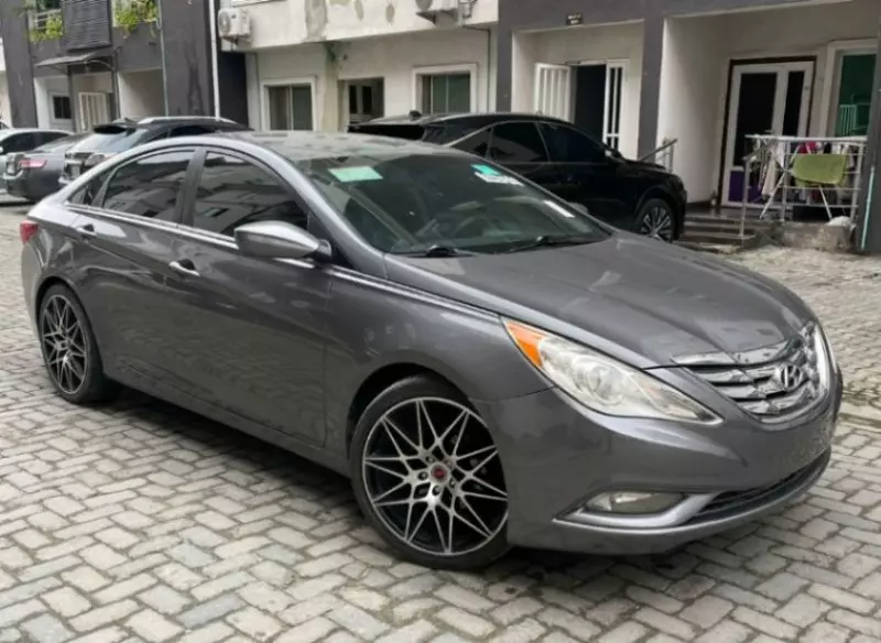 Hyundai Sonata   - 2013