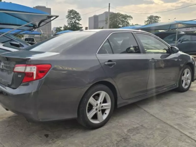 Toyota Camry   - 2012
