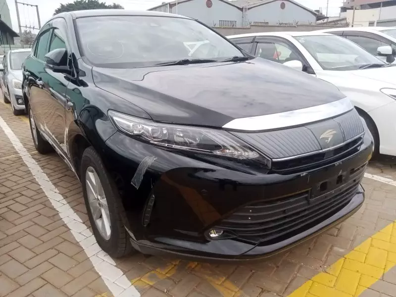 Toyota Harrier   - 2017