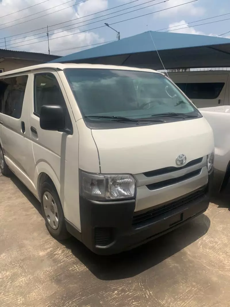 Toyota Hiace   - 2010