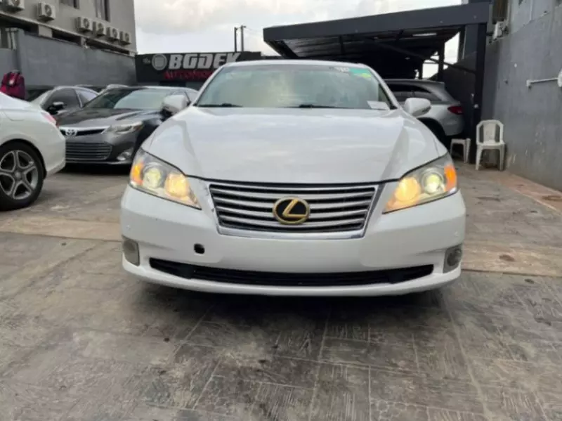 Lexus ES 350   - 2011